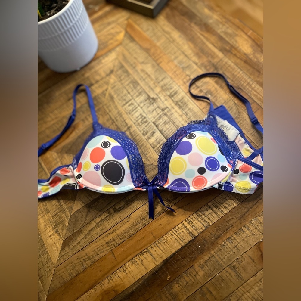 Elle Macpherson bra 32A